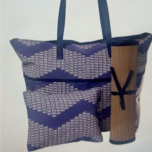 New Manaola Beach Tote with Beach Mat & Pillow